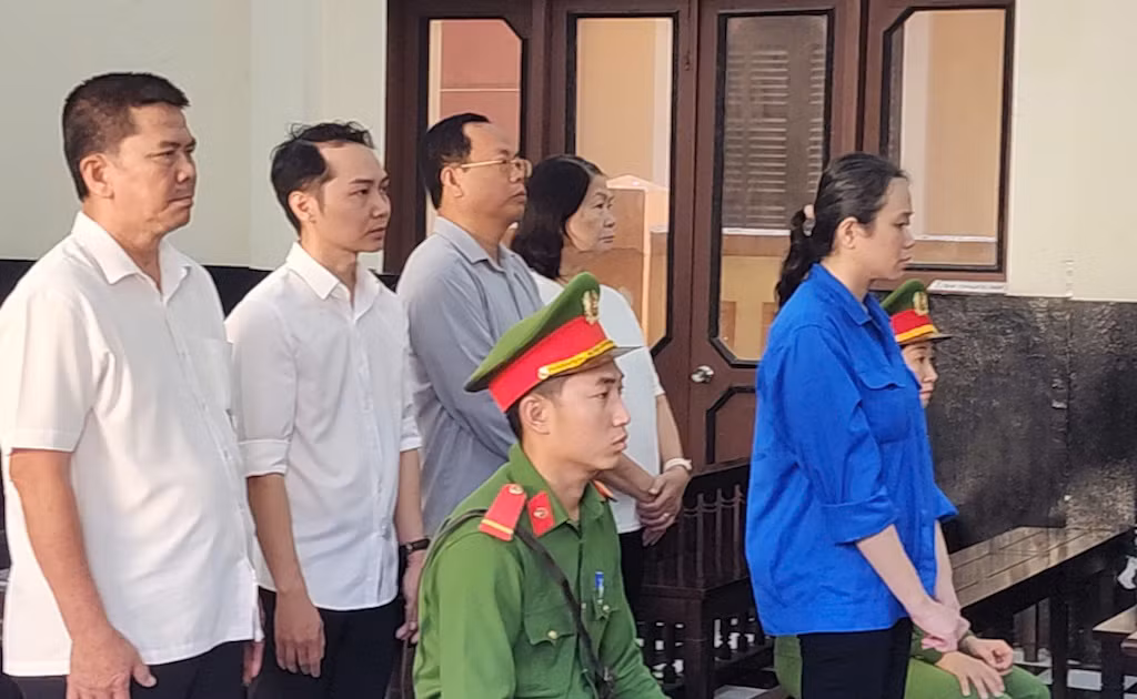 Loạt cán bộ vướng lao lý vì tin tưởng cấp dưới -0