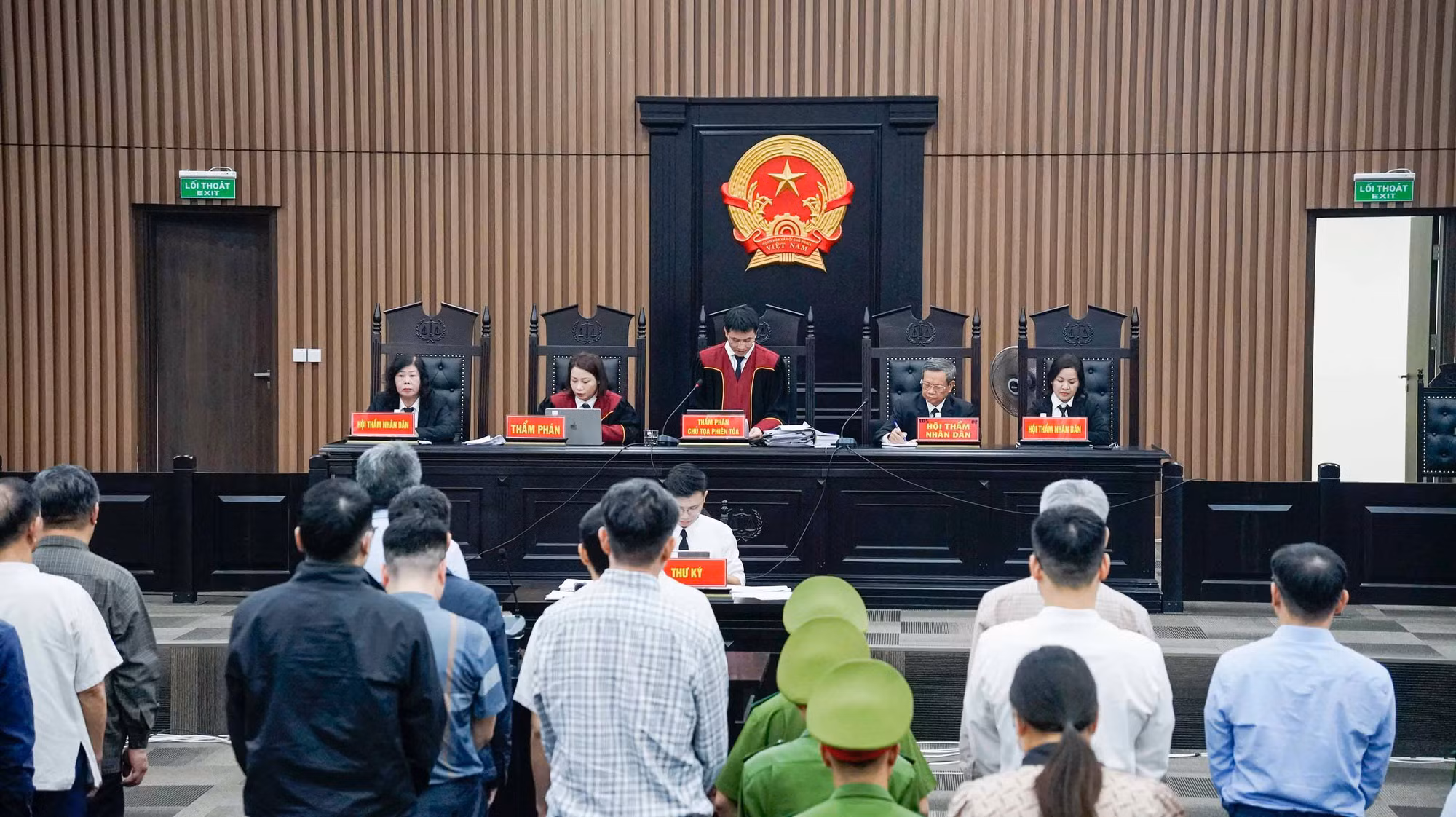 Cựu Thứ trưởng Hoàng Văn Thắng bị tuyên phạt 4 năm tù -1