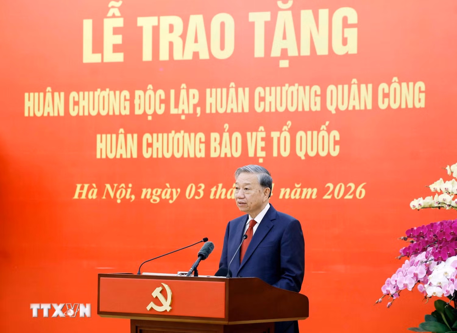 Trao tặng Huân chương cao quý cho các lãnh đạo Đảng, Nhà nước và cán bộ cấp cao -0
