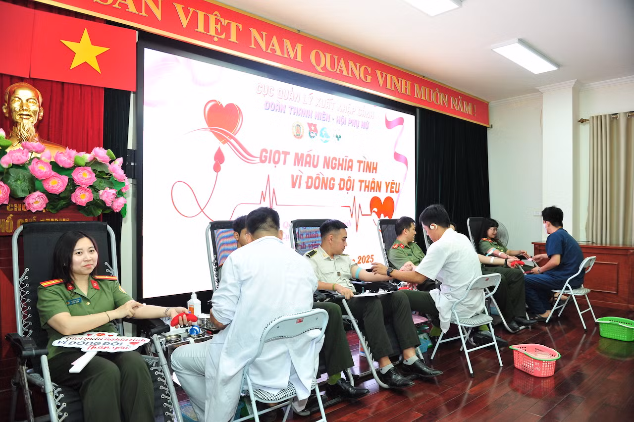 Giọt máu nghĩa tình vì đồng đội thân yêu -2