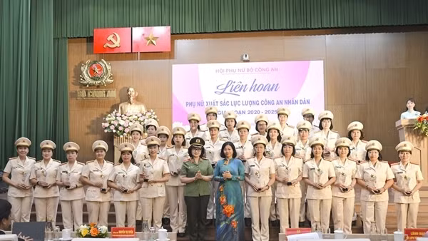 Tuyên dương 100 tập thể và cá nhân phụ nữ Công an xuất sắc giai đoạn 2020 - 2025