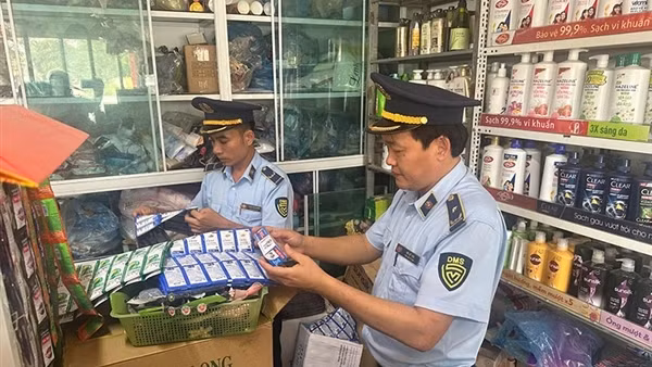 Lực lượng Quản lý thị trường “tổng lực” tấn công buôn lậu, hàng giả