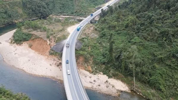 Mở rộng cao tốc Bắc - Nam phía Đông đoạn La Sơn - Hòa Liên lên 4 làn xe