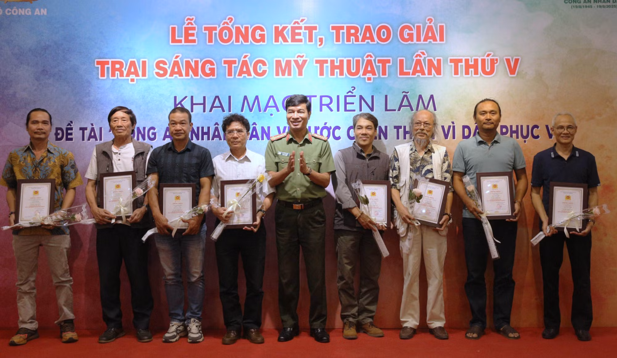 Triển lãm và trao giải Trại sáng tác mỹ thuật lần thứ 5 về đề tài CAND -1