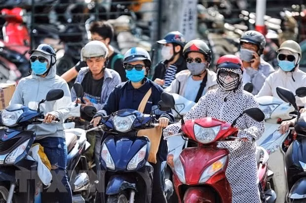 Hà Nội ngày nắng lác đác mưa về chiều tối, Trung Bộ oi bức ngột ngạt -0
