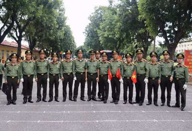 Lãnh đạo Công an thành phố thăm, động viên khối Cựu CAND Việt Nam tham gia diễu binh, diễu hành A80 -0