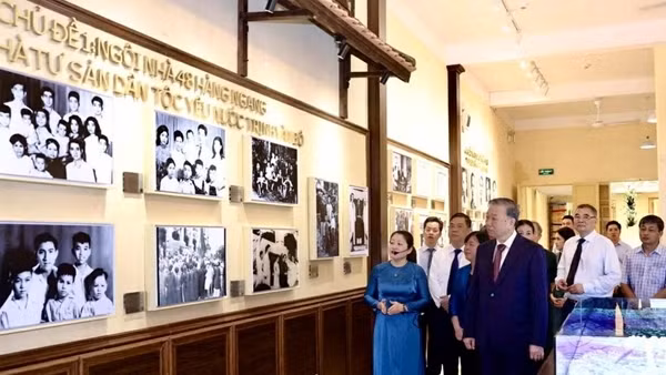 Tổng Bí thư Tô Lâm dâng hương tại Di tích số 48 Hàng Ngang