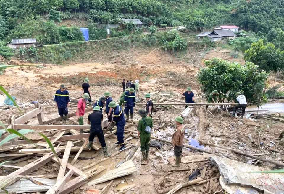 Hàng trăm CBCS Công an tham gia tìm kiếm cứu hộ, cứu nạn tại Bản Cái -0