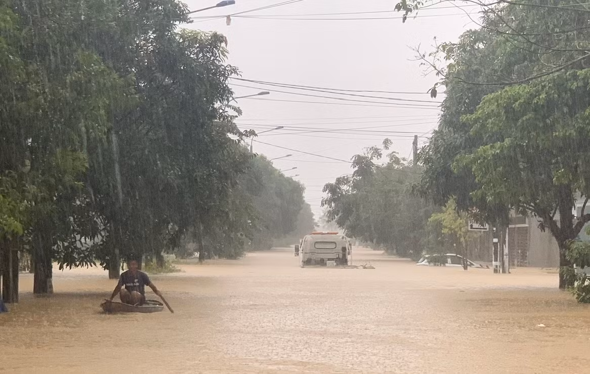 Những sáng kiến cứu hộ của Công an Thái Nguyên làm ấm lòng người dân trong mưa lũ -1