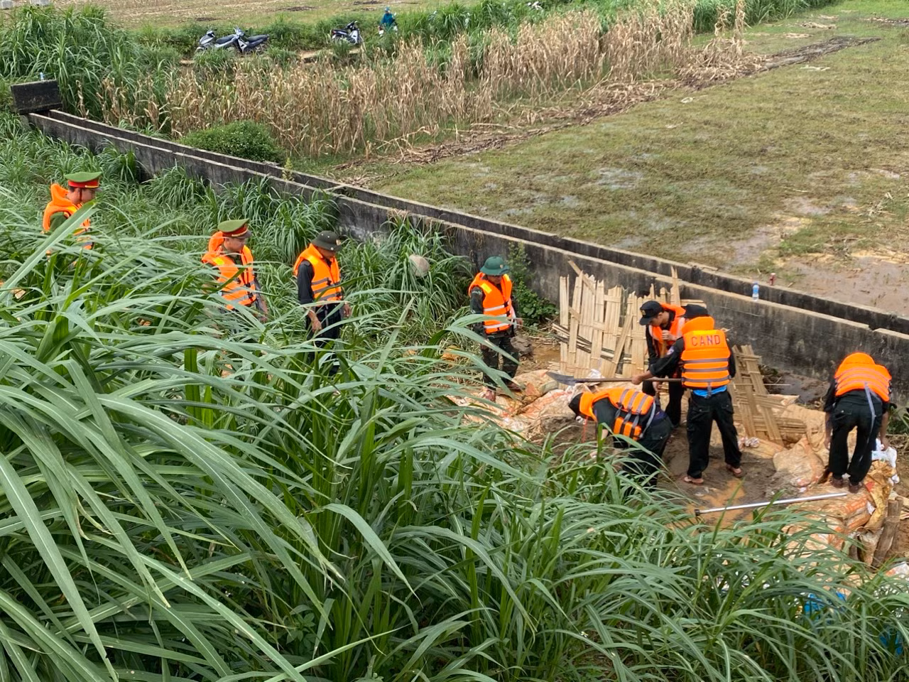 Bộ Tư lệnh Cảnh sát cơ động tiếp tục tăng cường giúp 7 địa phương khắc phục hậu quả mưa bão -2