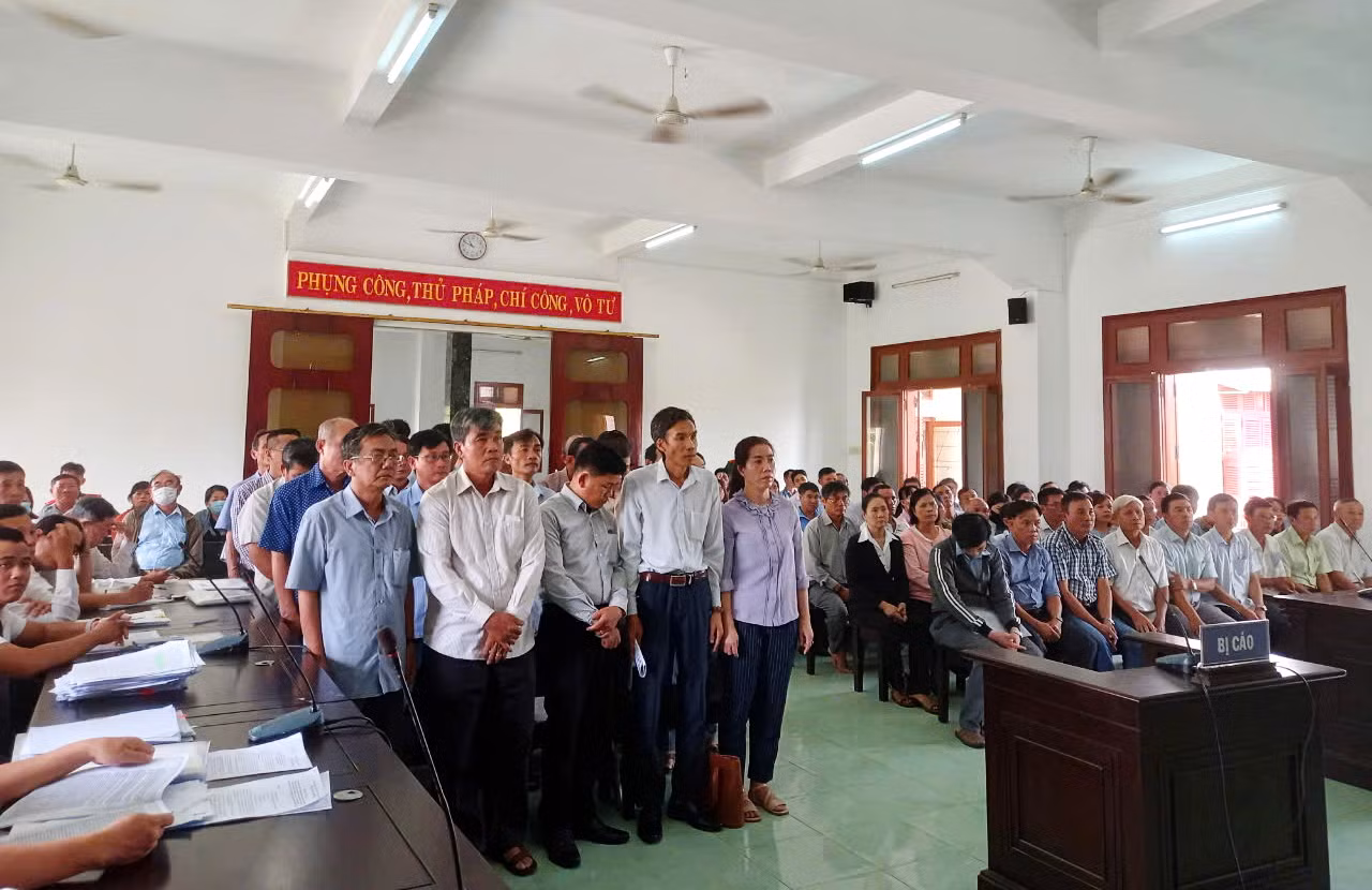 Xét xử 3 cựu Chủ tịch, Phó Chủ tịch huyện Đông Hòa cùng 19 đồng phạm -0