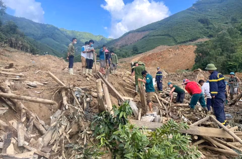 Hàng trăm CBCS Công an tham gia tìm kiếm cứu hộ, cứu nạn tại Bản Cái -1
