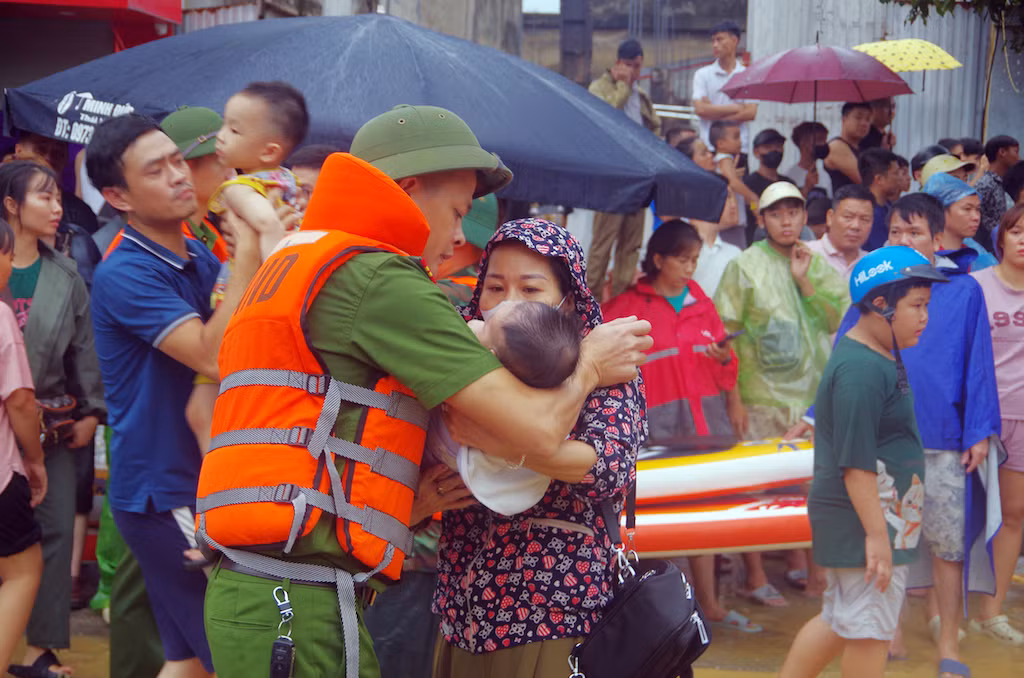 Ấm lòng những nghĩa cử đẹp rơi rốn lũ Thái Nguyên -0