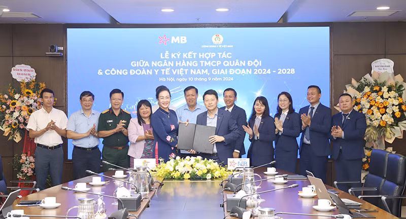 MB ký kết hợp tác với Công đoàn Y tế Việt Nam -0