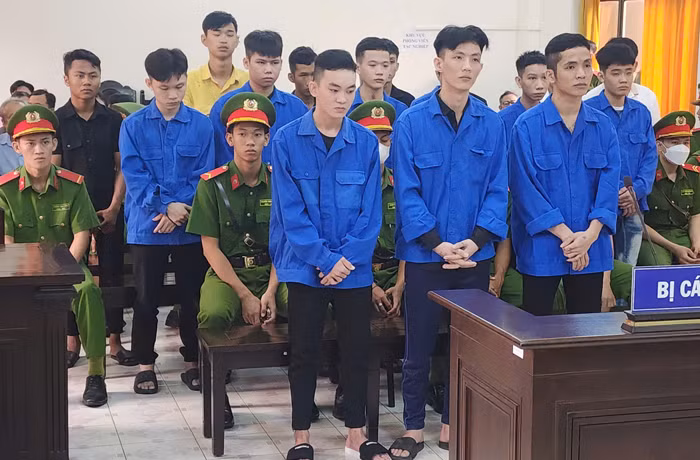 Phạt hơn 96 năm tù nhóm 16 thanh thiếu niên gây ra hàng loạt vụ cướp tài sản -0