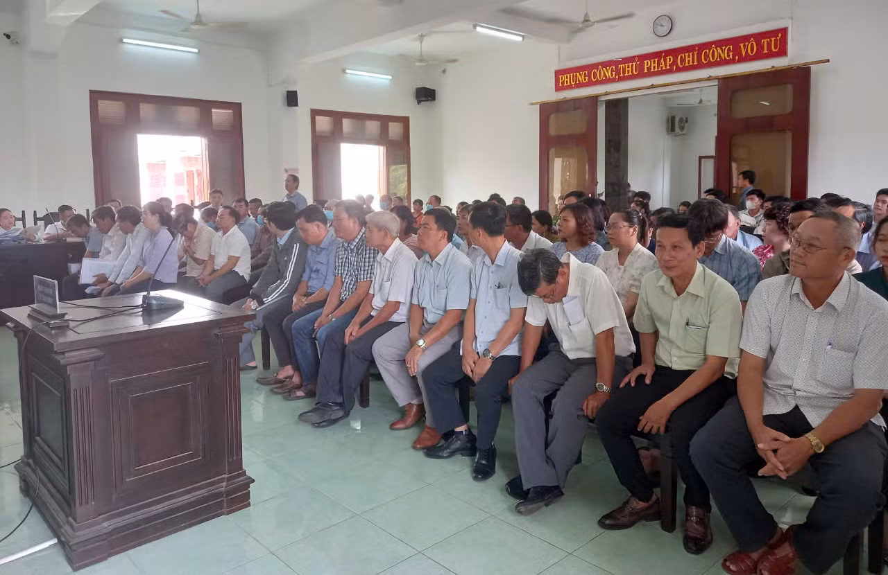 Xét xử 3 cựu Chủ tịch, Phó Chủ tịch huyện Đông Hòa cùng 19 đồng phạm -0