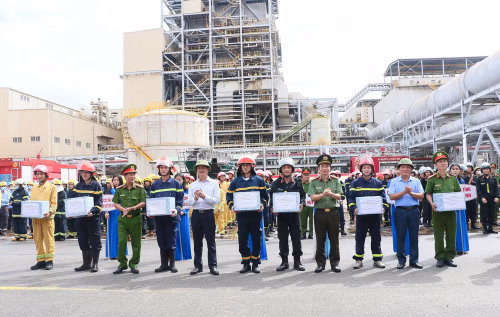 Hà Tĩnh: Diễn tập phương án chữa cháy và cứu nạn, cứu hộ cấp tỉnh -3