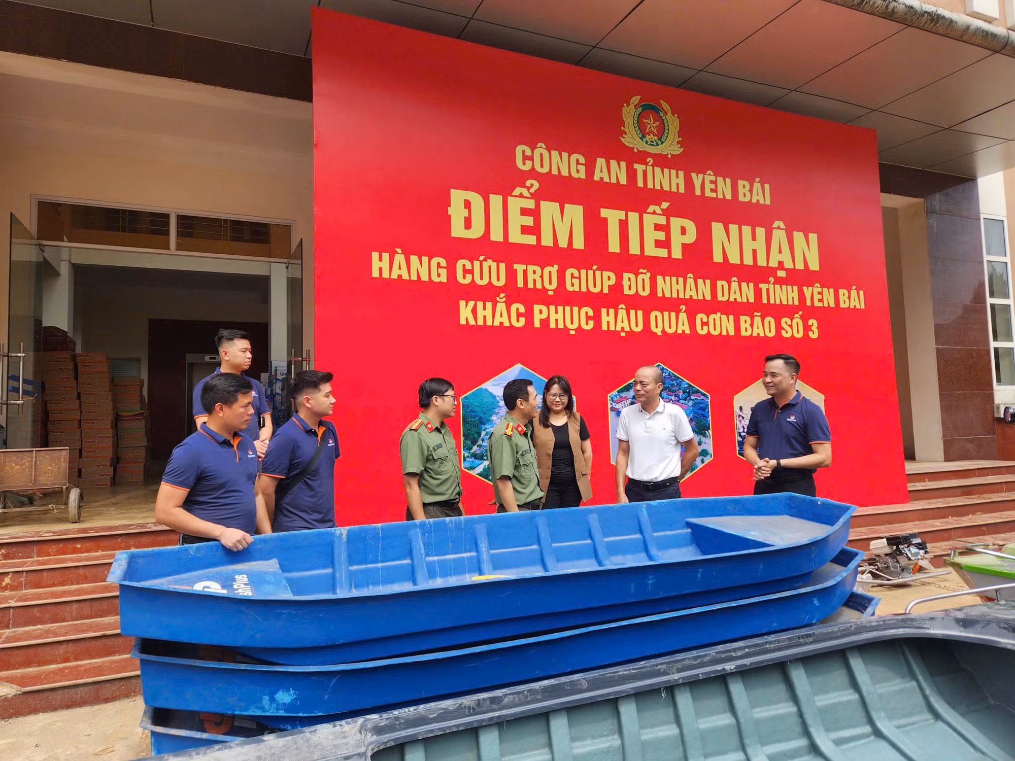 Hơn 200 tấn hàng hỗ trợ được gửi tới với bà con vùng lũ -0