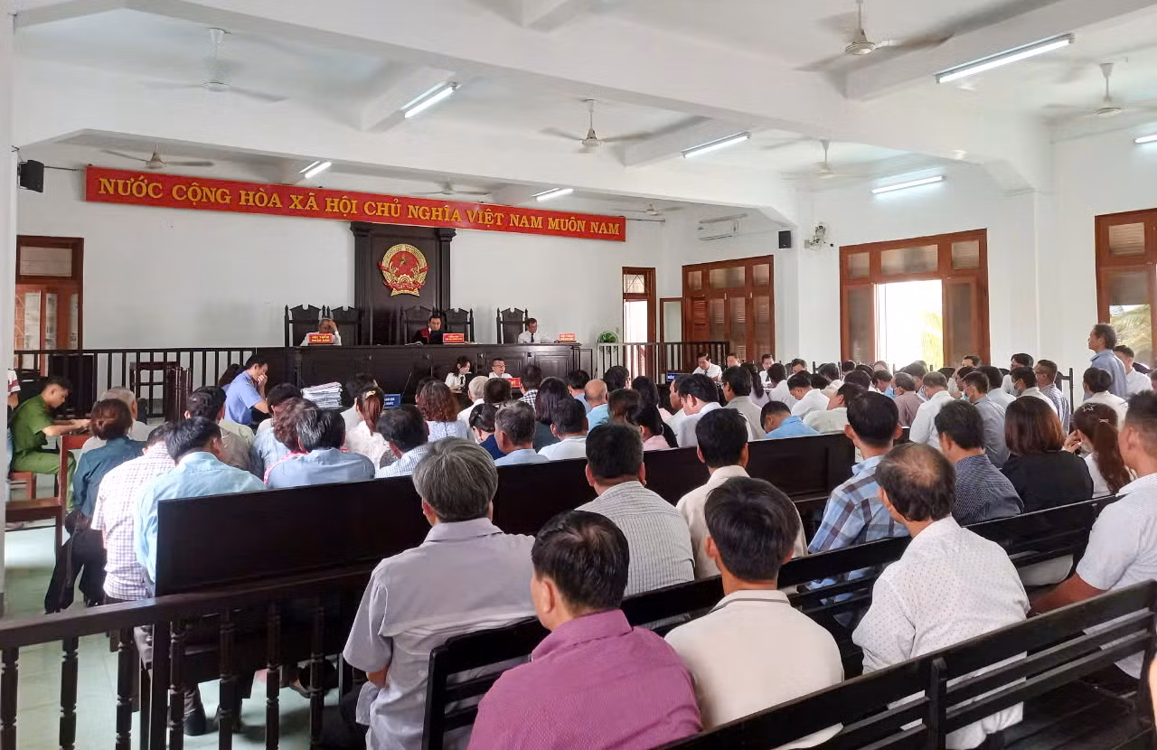 Xét xử 3 cựu Chủ tịch, Phó Chủ tịch huyện Đông Hòa cùng 19 đồng phạm -0