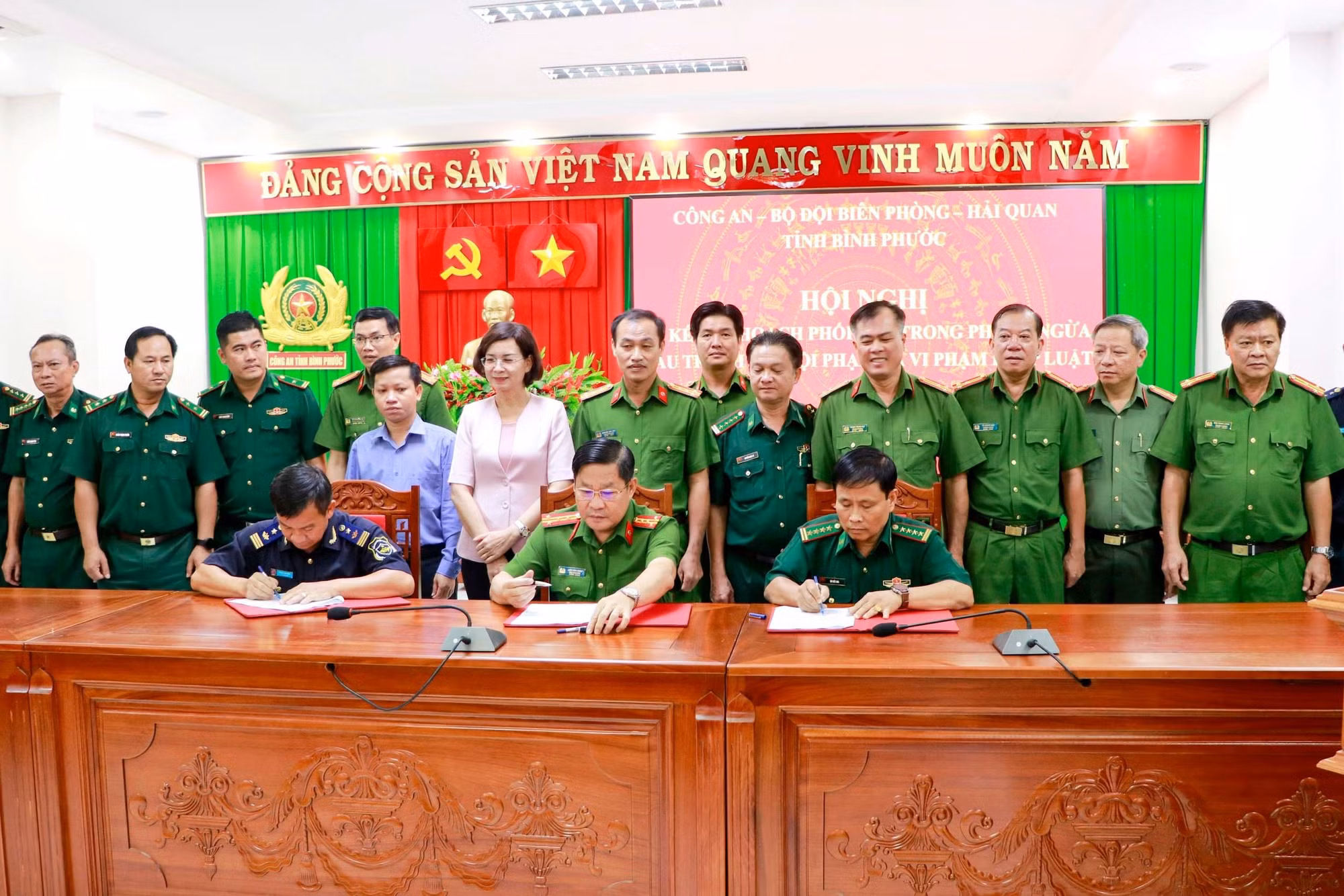 Ký kết phòng ngừa, đấu tranh tội phạm và vi phạm pháp luật trên tuyến biên giới -0