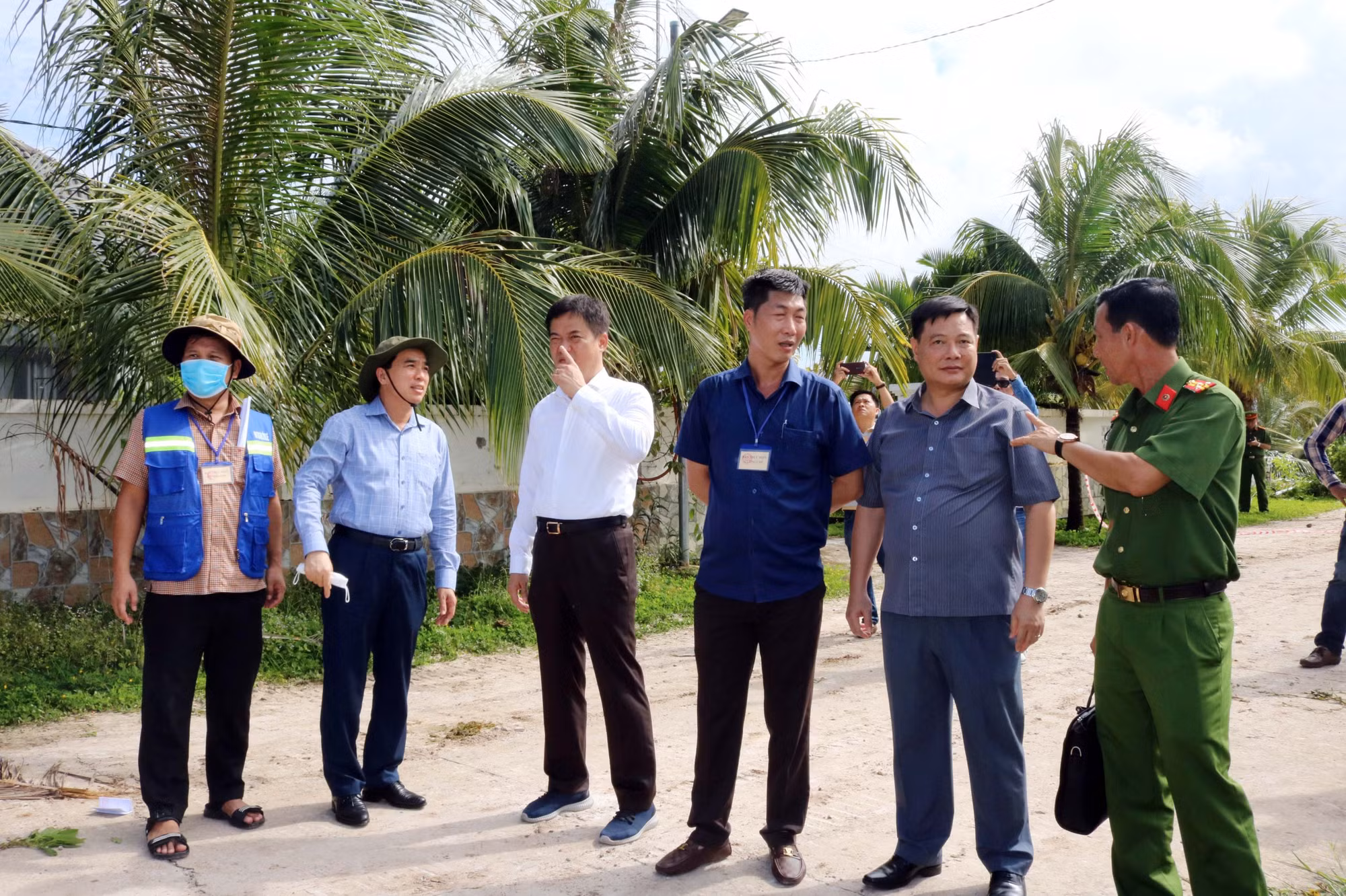 Cưỡng chế 14 căn biệt thự xây dựng trái phép tại trên đất rừng phòng hộ tại Phú Quốc -0