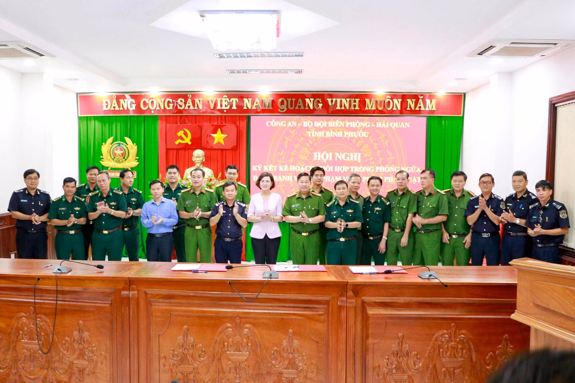 Ký kết phòng ngừa, đấu tranh tội phạm và vi phạm pháp luật trên tuyến biên giới -0