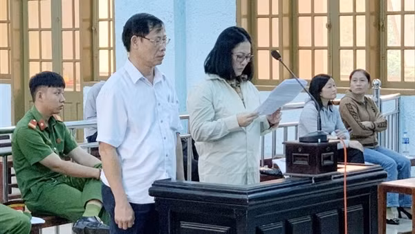 Hiệu phó cùng chồng cũ lừa đảo, chiếm đoạt hơn 5,6 tỷ đồng
