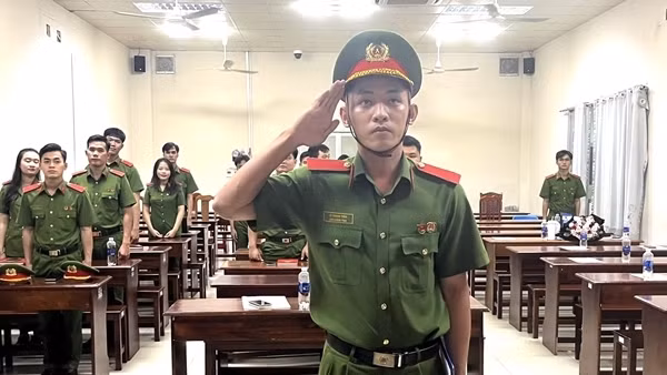 Bổ sung lớp thanh niên Công an ưu tú vào hàng ngũ của Đảng
