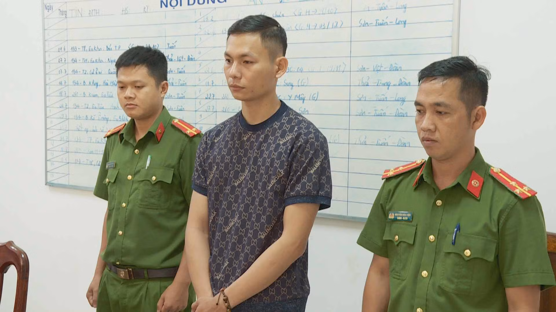 Đâm người trọng thương từ việc nhắc nhở đi xe máy -0