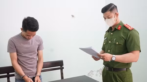 Mua hàng trăm tài khoản ngân hàng để bán