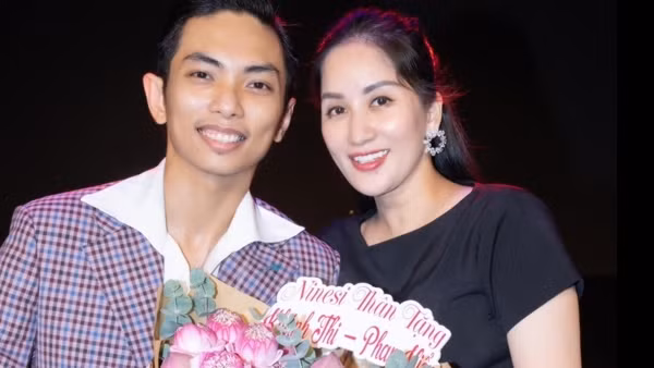 Khiêu vũ thể thao theo nhịp điệu hạnh phúc