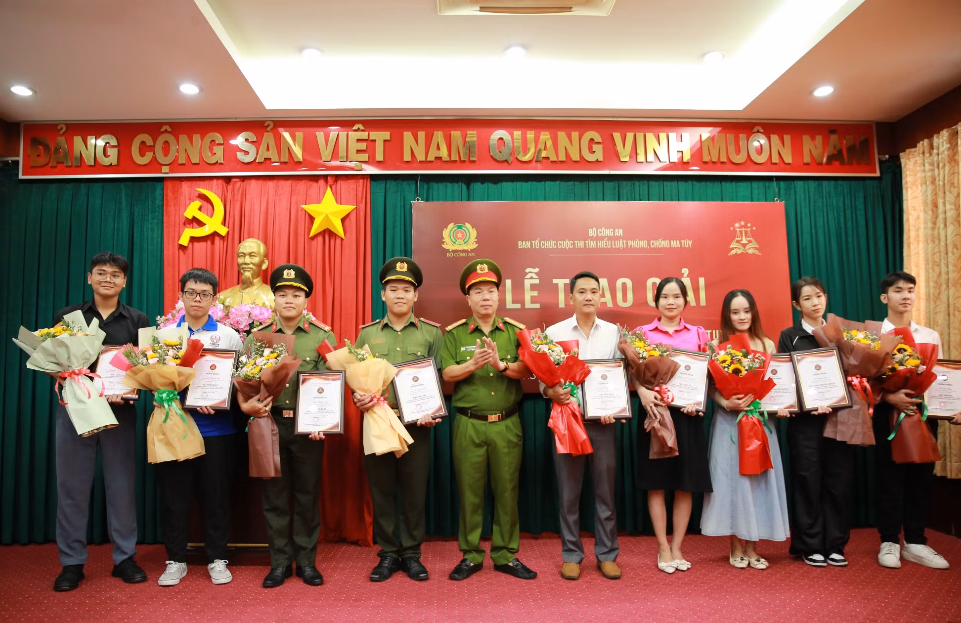 Nhiều cá nhân đã dự thi hàng ngàn lần cuộc thi Tìm hiểu Luật phòng chống ma túy -1
