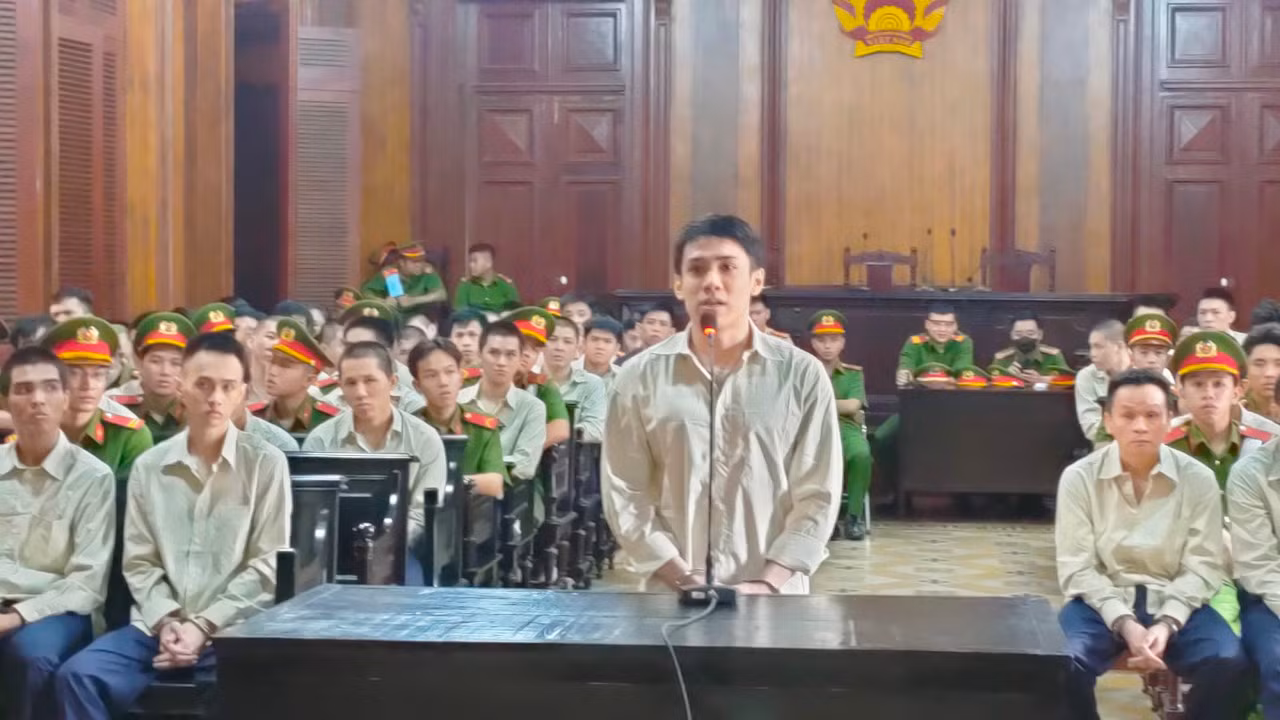 Xét xử băng nhóm “áo cam” đập phá quán ốc, gây náo loạn đường phố -0