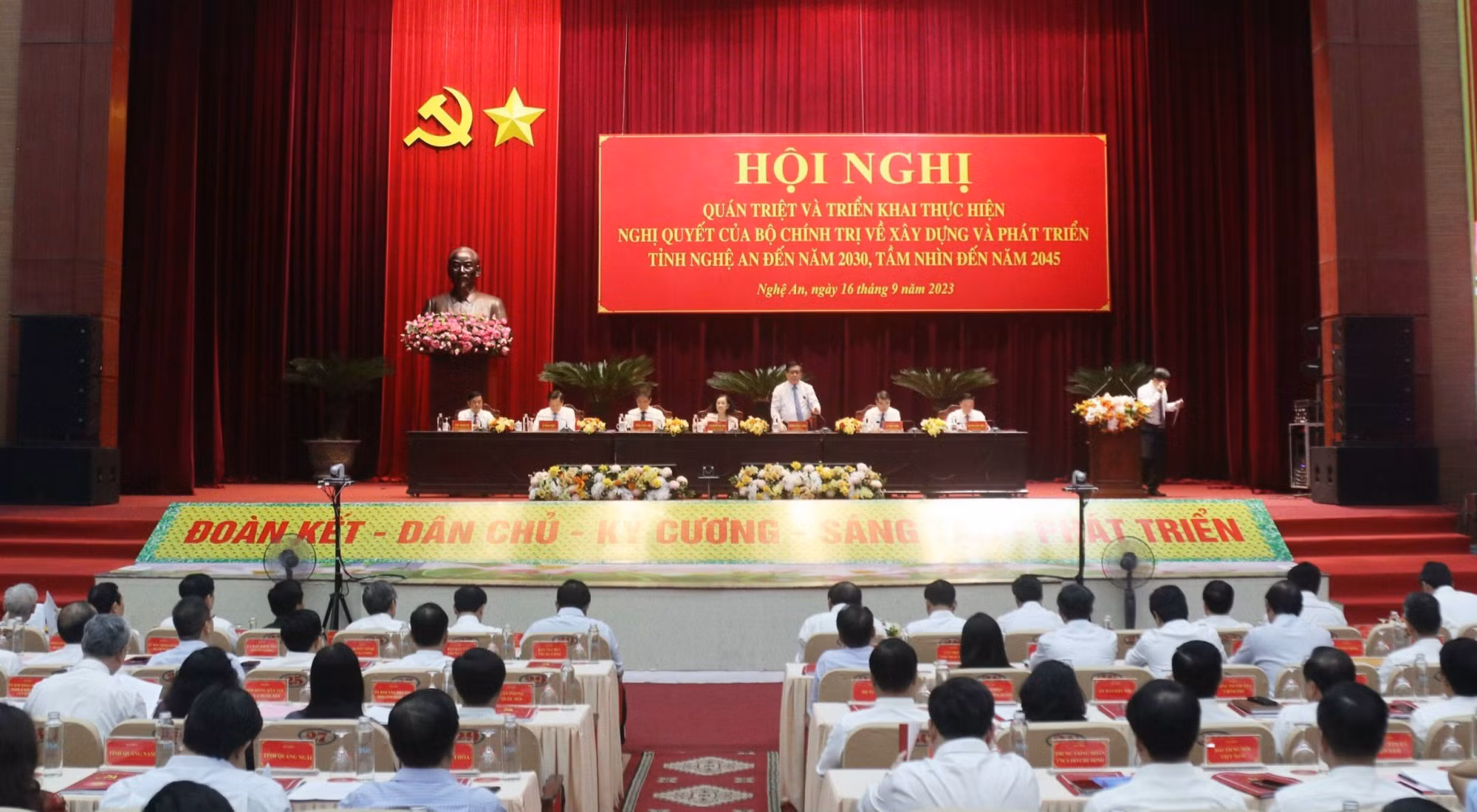Hội nghị quán triệt và triển khai thực hiện Nghị quyết số 39 của Bộ Chính trị về xây dựng và phát triển tỉnh Nghệ An -0