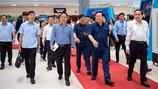 Chủ tịch Quốc hội dự tổng duyệt Hội nghị Nghị sỹ Trẻ Toàn cầu