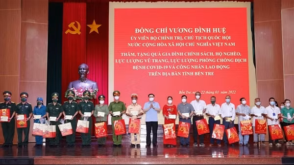 Chủ tịch nước yêu cầu Hải Phòng quan tâm để mọi người dân đều có Tết ảnh 4