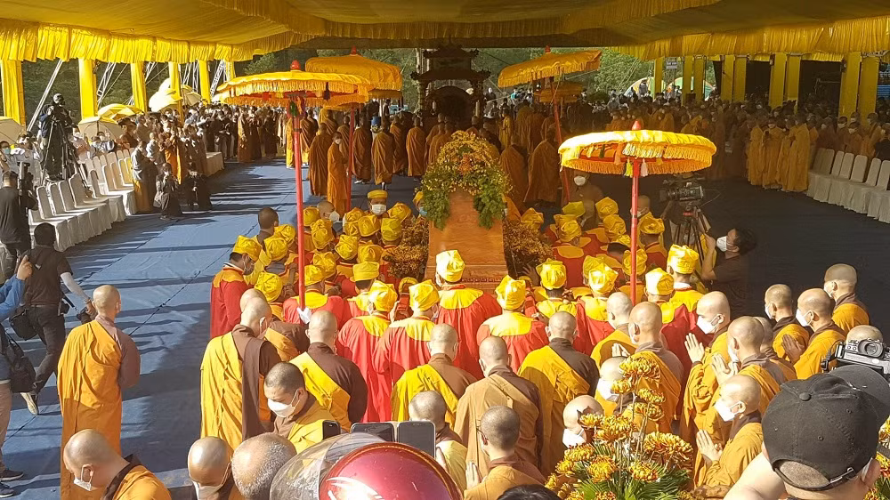 Hàng ngàn tăng ni, phật tử thương xót tiễn đưa Thiền sư Thích Nhất Hạnh -0