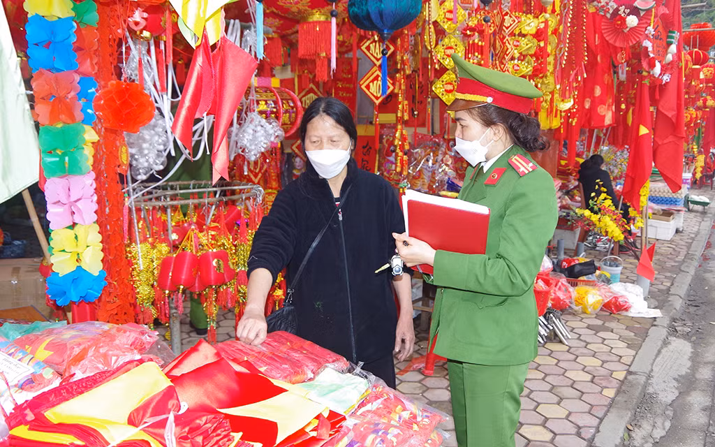 Công an Thái Nguyên tuyên truyền và xử lý vi phạm về pháo -0