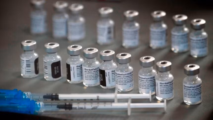 Pfizer thử nghiệm lâm sàng vaccine riêng chống Omicron -0