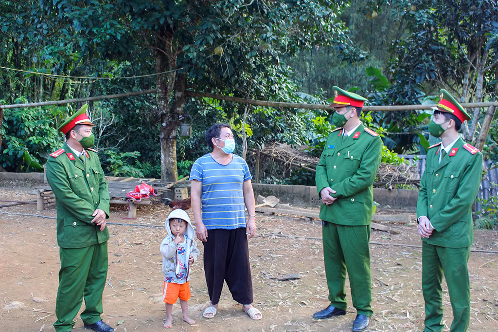 DBCAND15-Tình yêu làm đất lạ hóa quê hương “heo hút cồn mây”… -0