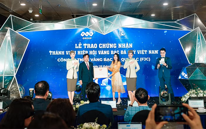 Ra mắt FJC và khai trương showroom đầu tiên -0