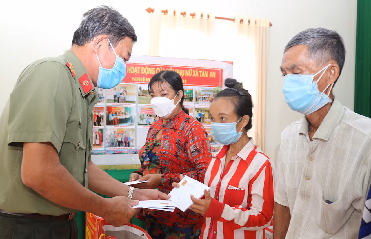 Góp chút quà Xuân với người dân Trà Vinh -0