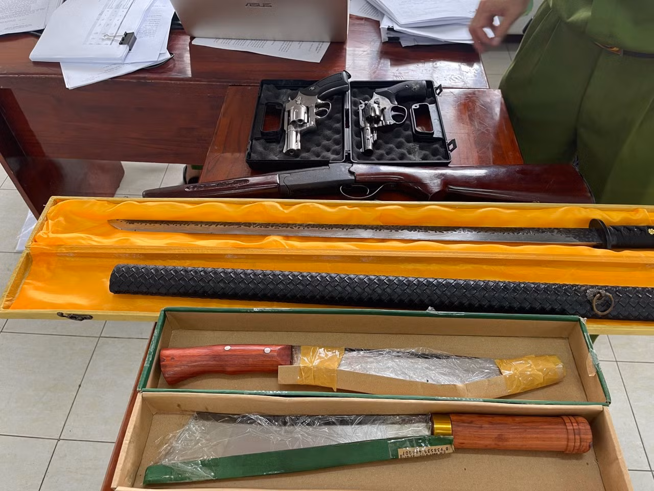 Triệt phá đường dây cá độ bóng đá, thu giữ 3 khẩu súng, 43 viên đạn -0