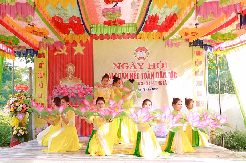 Giám đốc Công an Hà Tĩnh chung vui ngày hội Đại đoàn kết với người dân miền núi -0