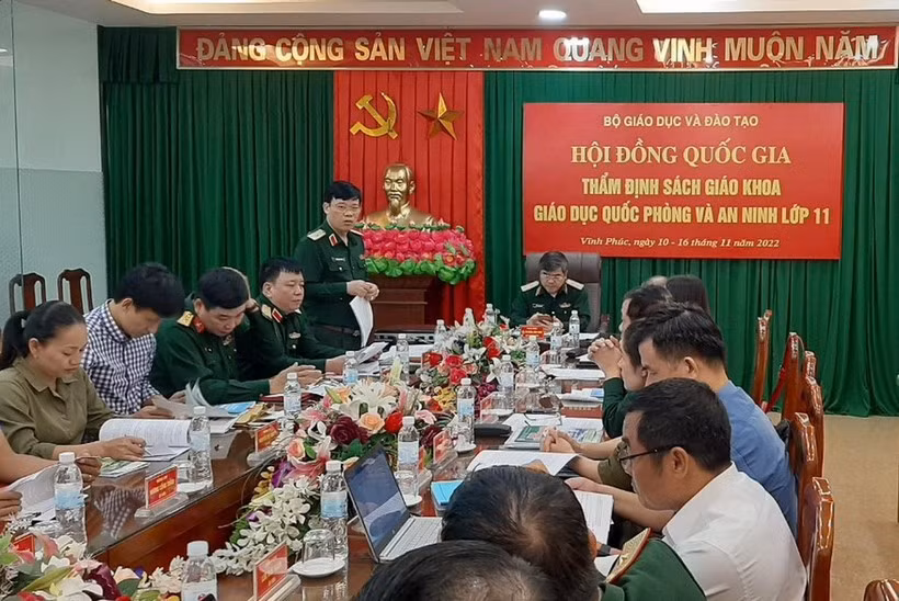 Thẩm định sách giáo khoa Giáo dục quốc phòng và an ninh lớp 11 -0