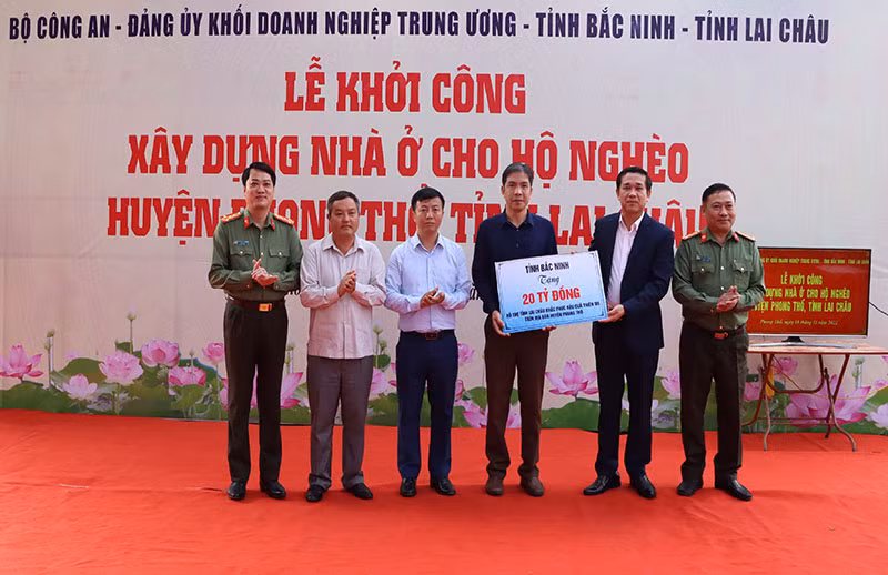 Khởi công và bàn giao nhà mẫu cho 2 hộ nghèo tại huyện Phong Thổ, Lai Châu -0