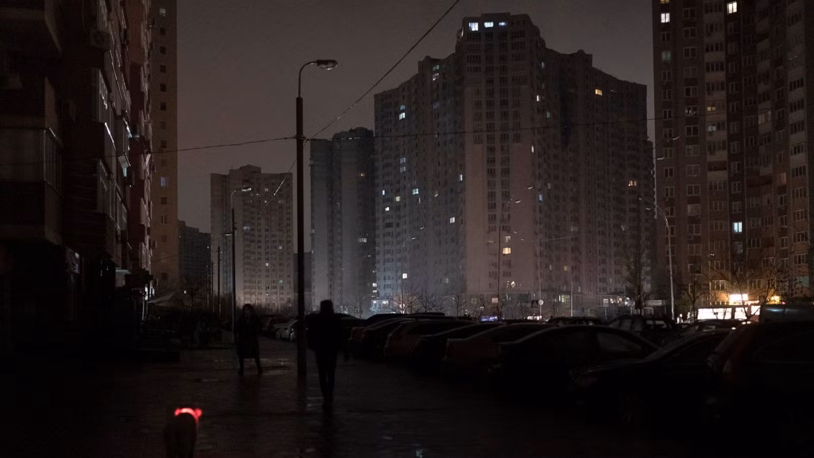 Tuyết bắt đầu rơi ở Ukraine, hơn 10 triệu người vẫn mất điện -0