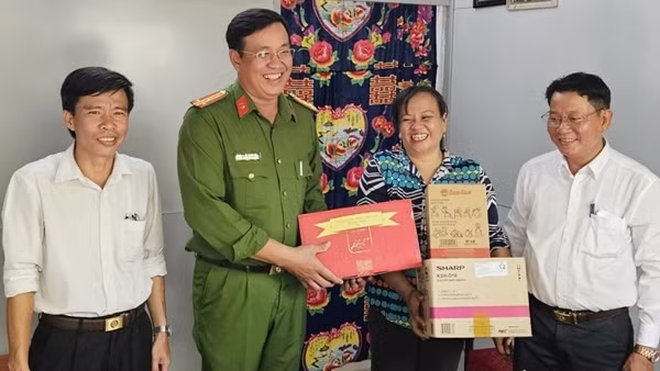 Chung tay xây&nbsp;dựng&nbsp;hoàn&nbsp;thành&nbsp;194&nbsp;căn&nbsp;nhà&nbsp;do Bộ Công an hỗ trợ