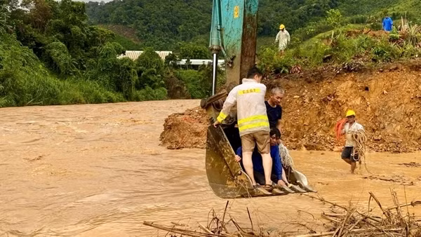 Bộ trưởng Lương Tam Quang gửi Thư khen Công an huyện Tây Giang, tỉnh Quảng Nam
