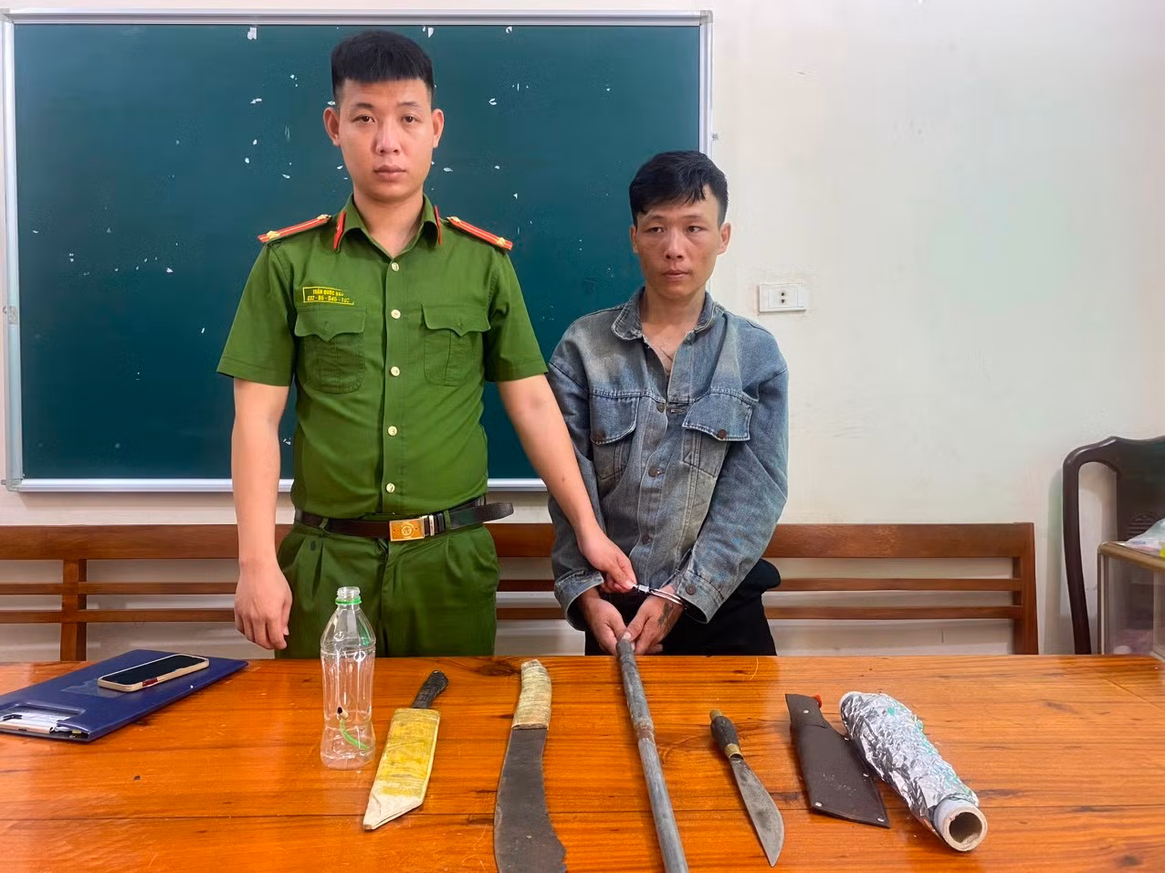 Bắt đối tượng xây “chuồng cọp” để mua bán ma túy -0